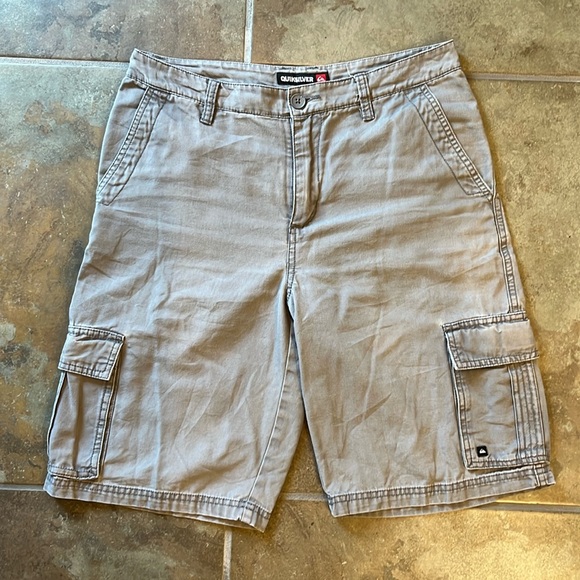 Quiksilver Other - Y2K quicksilver baggy grey cargo shorts, men’s size 30 ten inch leg opening